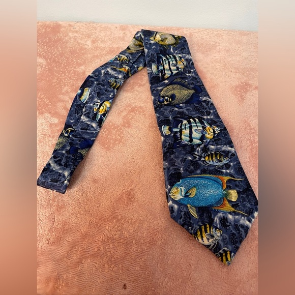 Solomon’s reef Men's Oceanic Fish Design Tie - Picture 4 of 8